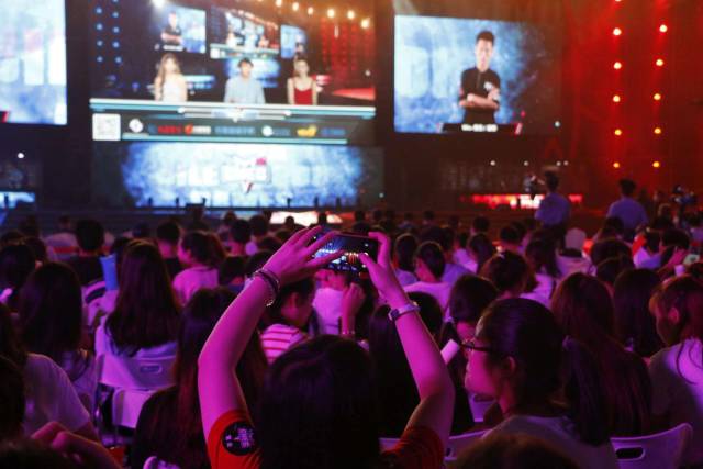 一度胶着的 一度胶着的